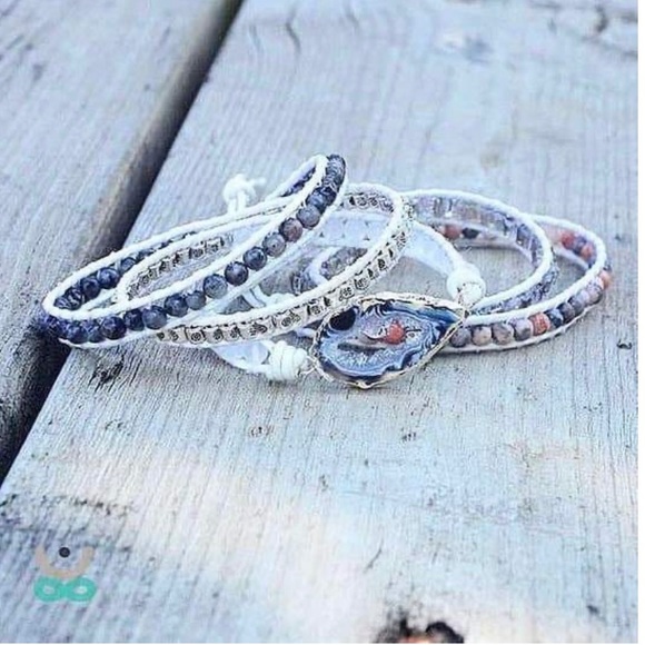 💕Fashion which will captivate the publicWrap around bracelet. - Picture 2 of 4